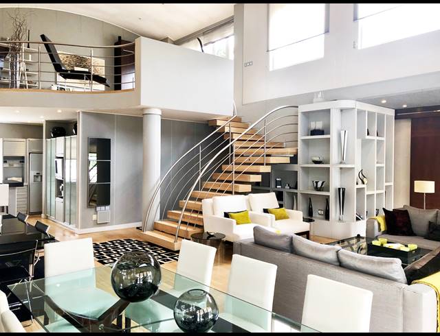 2 BEDROOM PENTHOUSE FOR SALE IN HYDE PARK